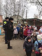 Воспитанникам  детского сада «Улыбка» п. Ильинское  рассказали о правилах дорожного движения
